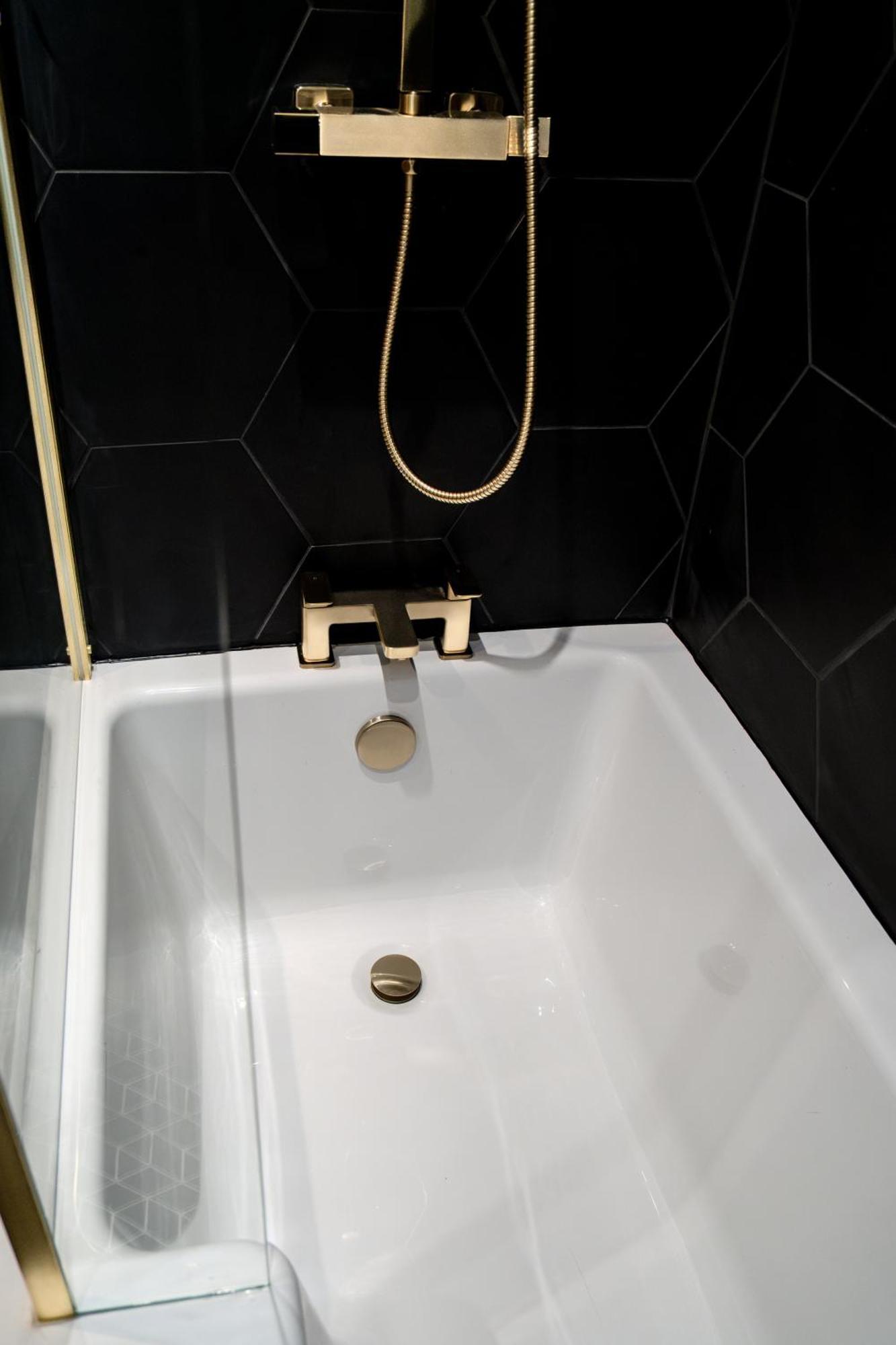 Modern 3Br Home - Private Parking - Tv In Every Bedroom Swansea Eksteriør billede