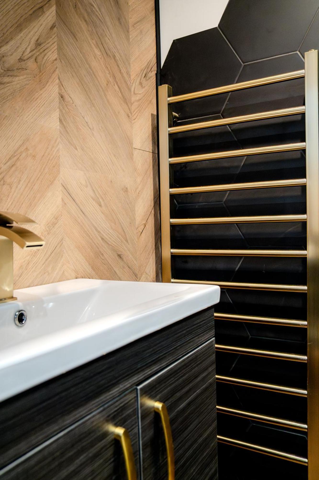 Modern 3Br Home - Private Parking - Tv In Every Bedroom Swansea Eksteriør billede