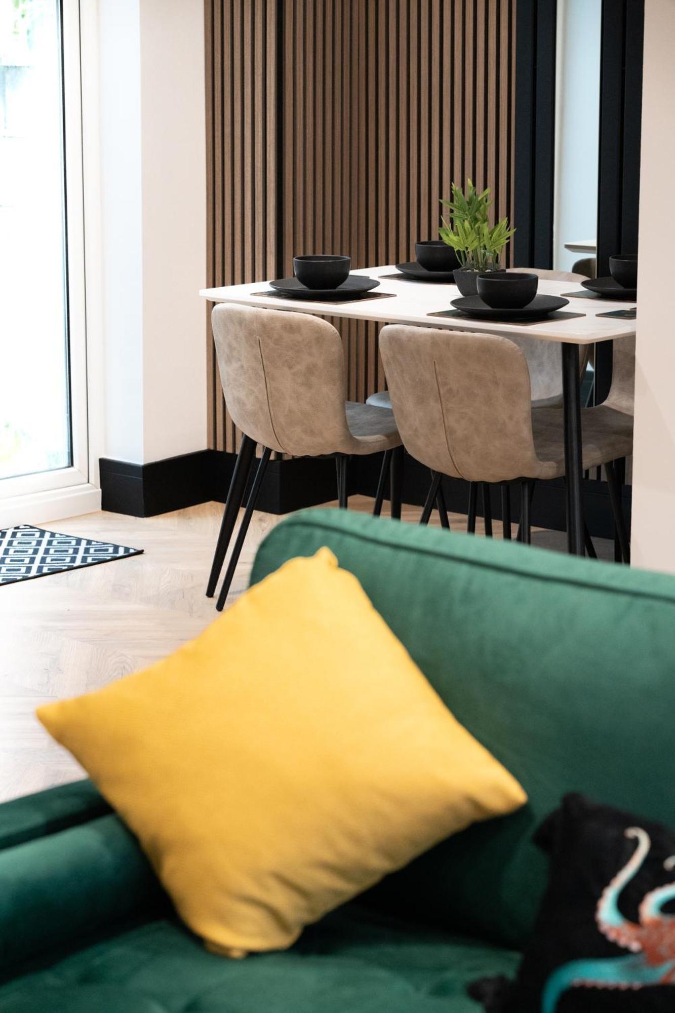 Modern 3Br Home - Private Parking - Tv In Every Bedroom Swansea Eksteriør billede